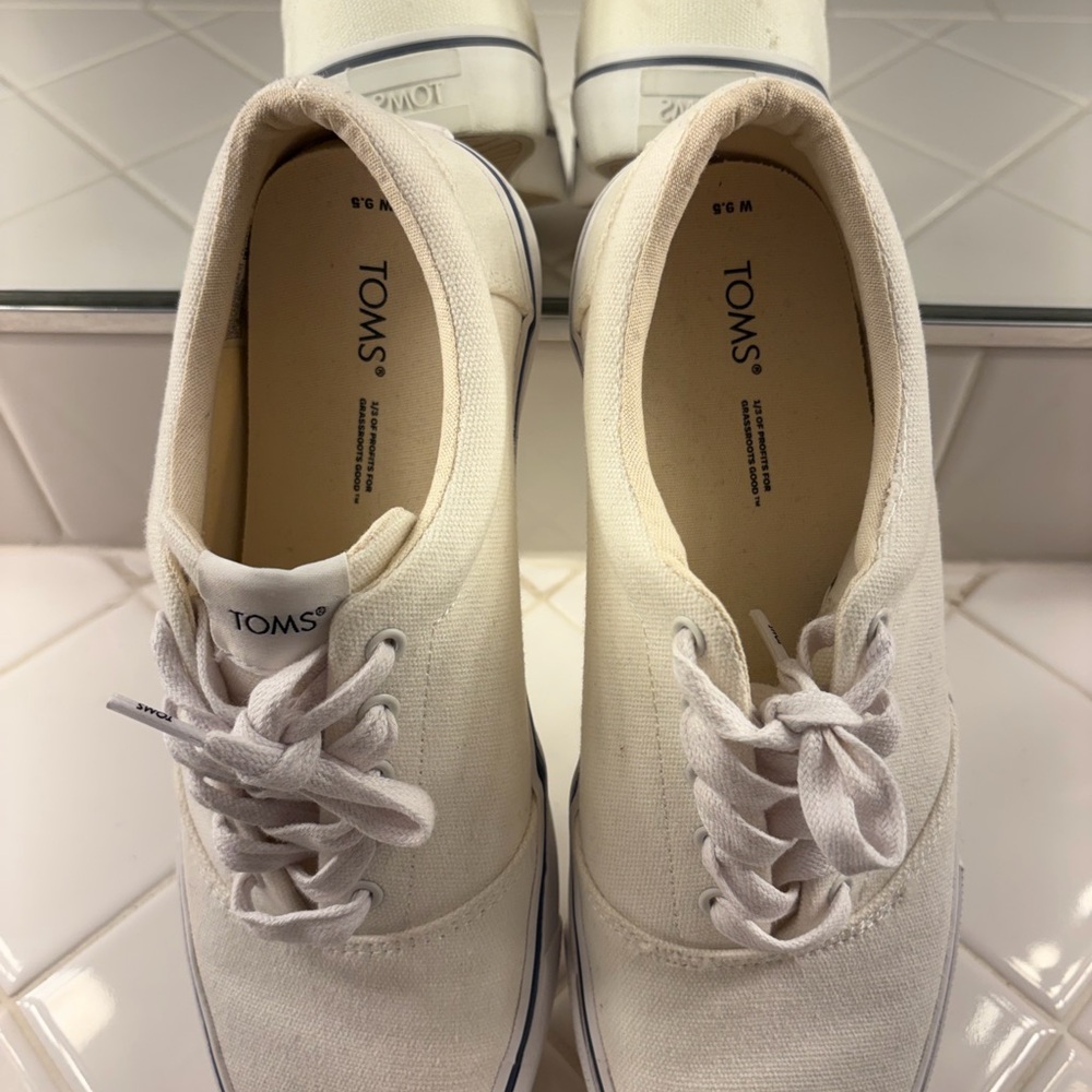 TOMS Classic White Lace-Up Shoes